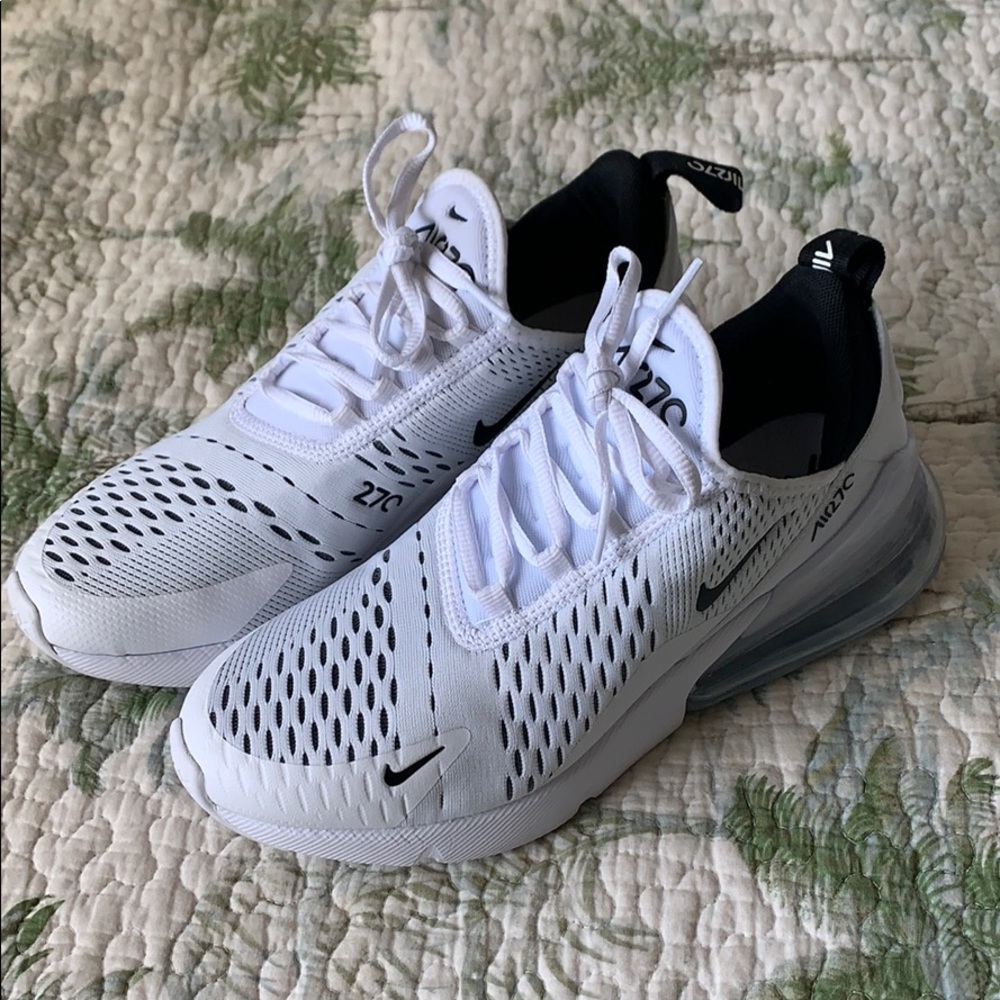 NIKE Air Max 270